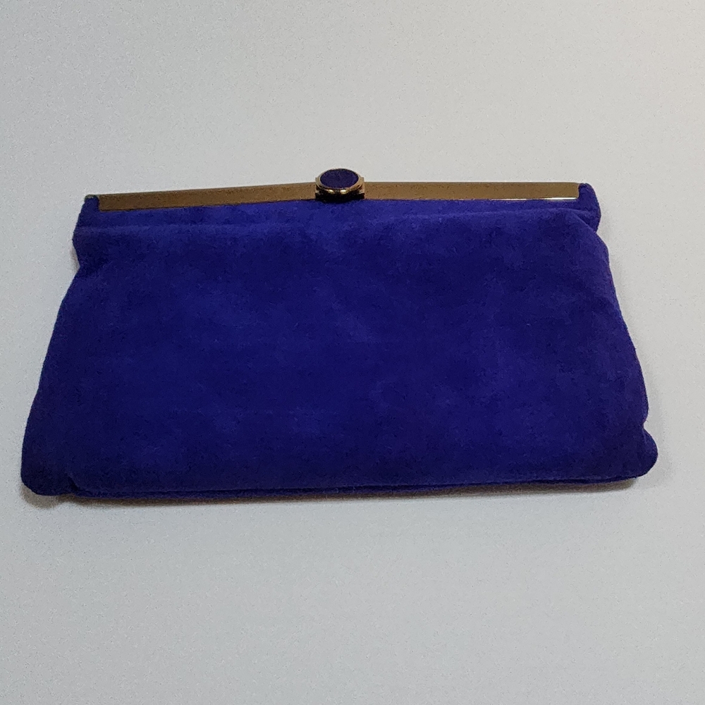 GENUINE SUEDE PURPLE 1970s CLUTCH WITH CONVERTIBLE CHAIN FOR SHOULDER BAG. NWT